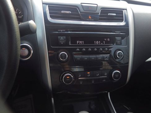 Used 2014 Nissan Altima 2.5 S w/ Sport Value Package FWD image 9