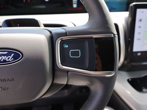 Used 2025 Ford Expedition Active AWD/4WD image 16