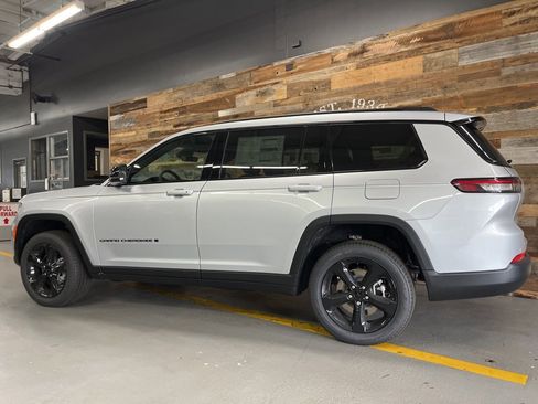 New 2025 Jeep Grand Cherokee L Limited w/ Black Appearance Package image 22