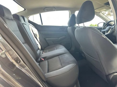 Used 2025 Nissan Altima 2.5 SV FWD image 11