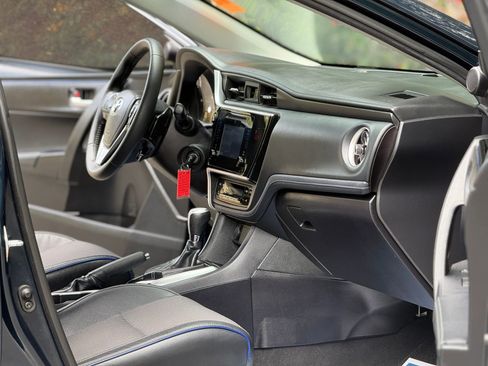 Used 2019 Toyota Corolla SE w/ Carpet Mat Package (TMS) FWD image 10