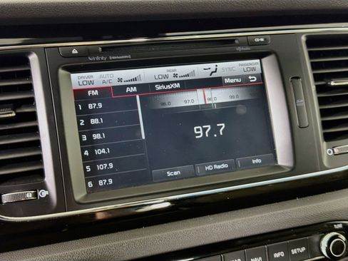 Used 2017 Kia Sedona SX FWD image 21