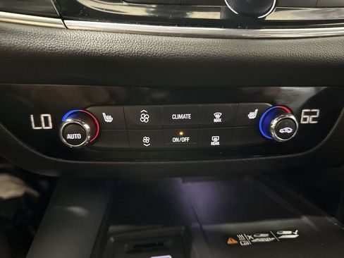 Used 2023 Buick Enclave Essence FWD image 16