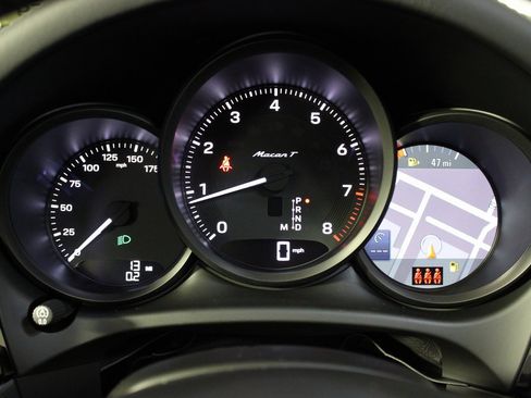 Used 2025 Porsche Macan Turbo image 22