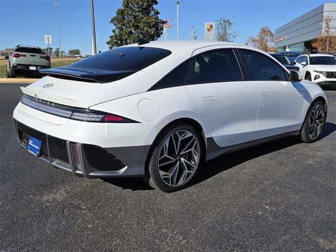 Used 2025 Hyundai Ioniq 6 SEL image 2