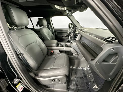 Certified 2026 Land Rover Defender 110 S AWD/4WD image 28