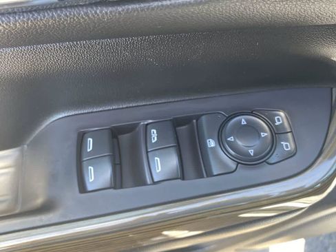 Used 2021 GMC Acadia SLE FWD image 13