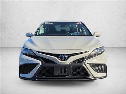 Used 2023 Toyota Camry SE image 2