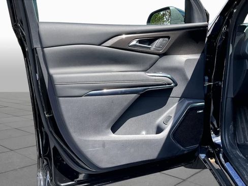 Used 2025 Chevrolet Traverse High Country w/ LPO, Floor Liner Package FWD image 22