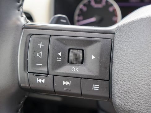 Used 2025 Nissan Rogue SV FWD image 12