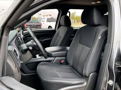 Used 2019 Nissan Titan SV w/ SV Convenience Package image 7