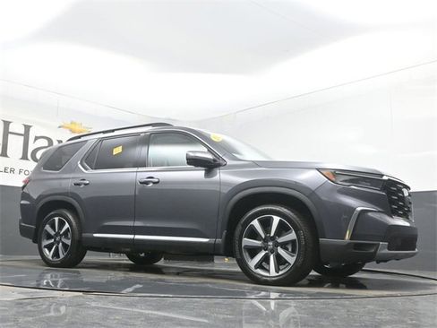 Used 2025 Honda Pilot Touring image 2