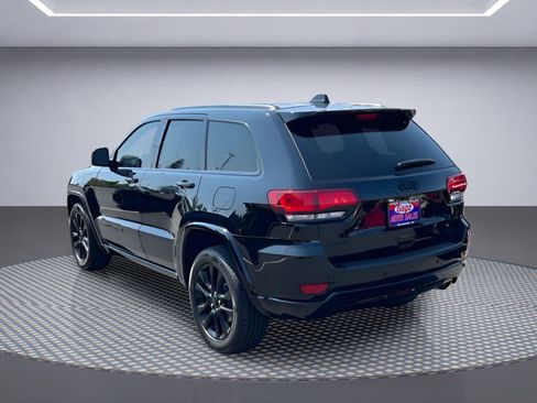 Used 2021 Jeep Grand Cherokee Laredo X AWD/4WD image 4