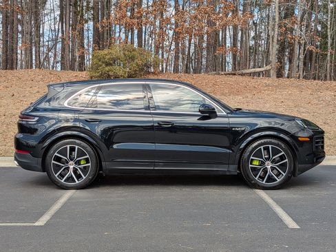 Certified 2025 Porsche Cayenne Coupe AWD/4WD image 8