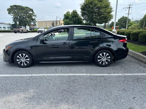Used 2022 Toyota Corolla LE FWD image 4