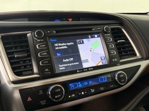 Used 2018 Toyota Highlander Limited FWD image 19