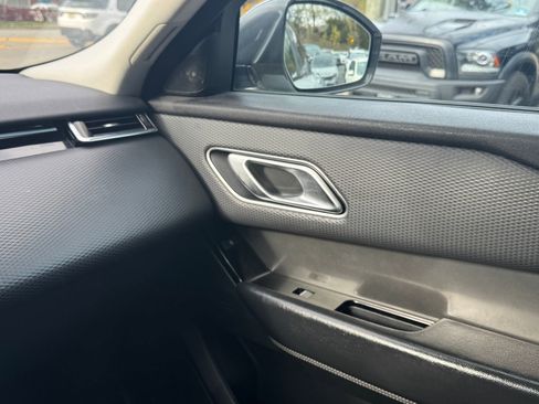 Used 2018 Land Rover Range Rover Velar S image 29