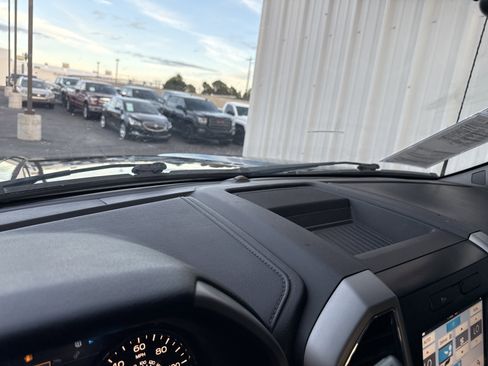 Used 2017 Ford F150 Lariat image 37