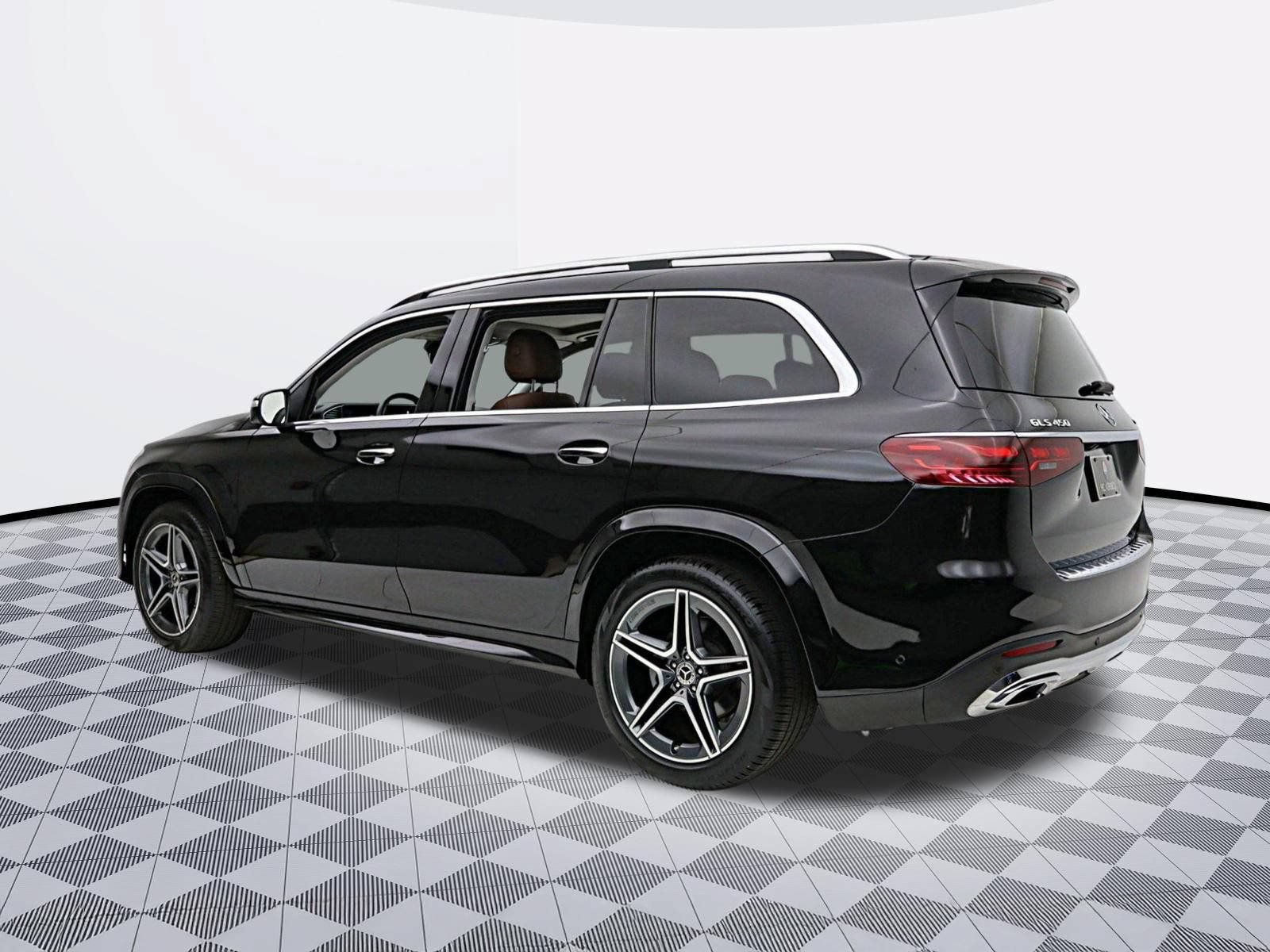 Used 2024 Mercedes-Benz GLS 450 4MATIC image 8