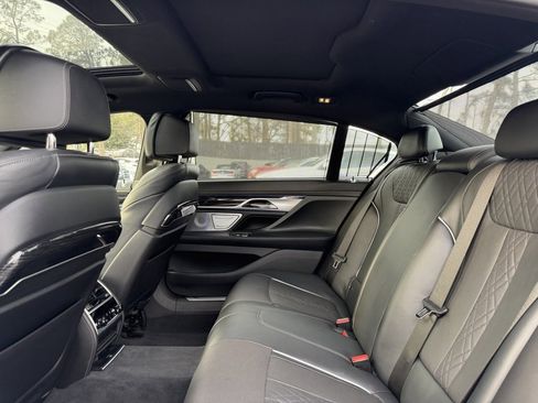 Used 2022 BMW 750i xDrive w/ Executive Package image 28