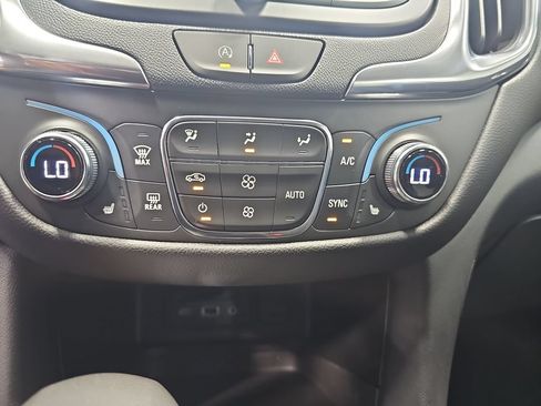 Used 2022 Chevrolet Equinox LT AWD/4WD image 21