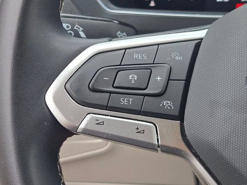 Used 2022 Volkswagen Tiguan SE AWD/4WD image 34