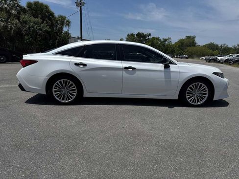 Used 2020 Toyota Avalon Limited FWD image 9