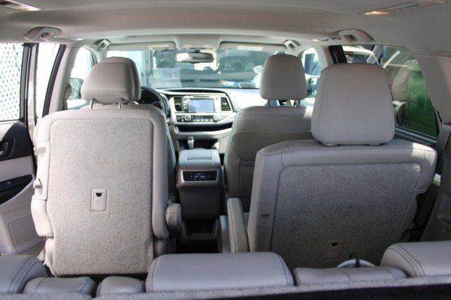 Used 2016 Toyota Highlander XLE FWD image 31