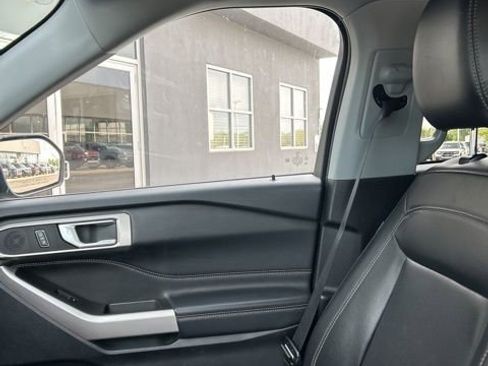 Used 2023 Ford Explorer XLT w/ Equipment Group 202A AWD/4WD image 22