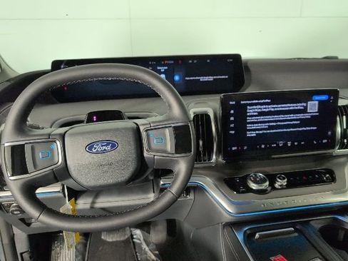 New 2026 Ford Expedition Platinum image 13