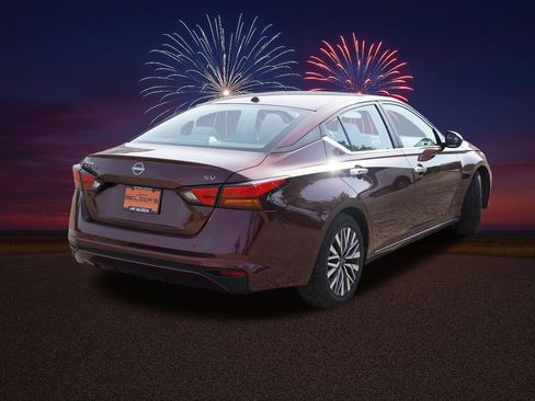 Used 2024 Nissan Altima 2.5 SV FWD image 5