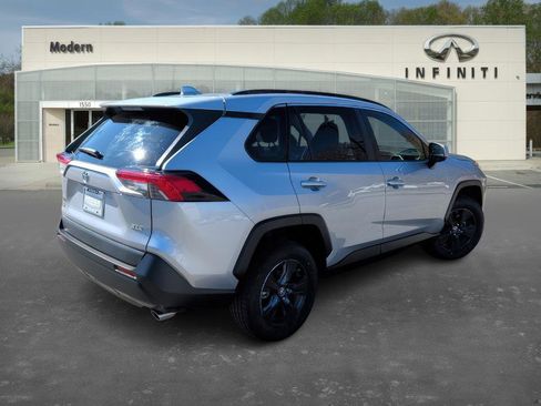 Used 2019 Toyota RAV4 XLE w/ Convenience Package image 4