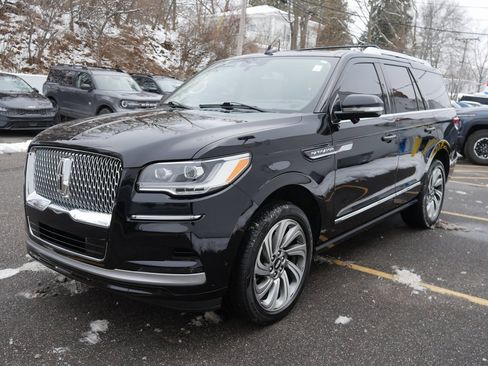 Used 2022 Lincoln Navigator Reserve image 4