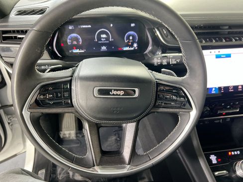 Used 2023 Jeep Grand Cherokee Overland AWD/4WD image 11