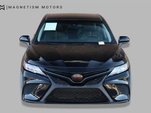 Used 2018 Toyota Camry SE FWD image 5