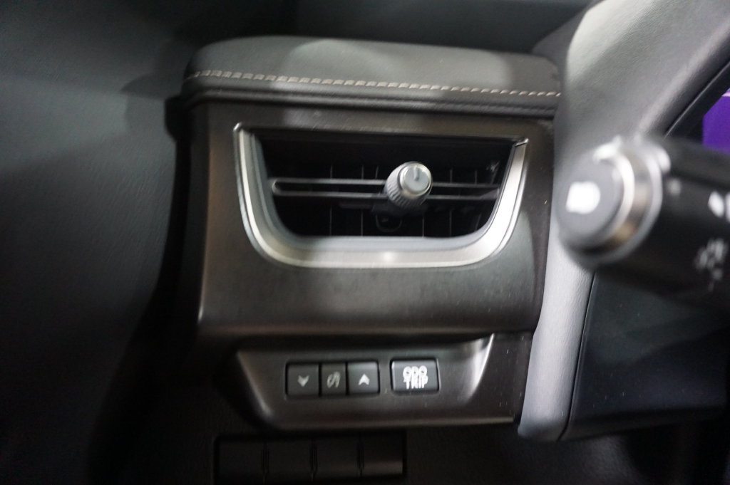 Used 2021 Lexus UX 250h w/ Accessory Package (Z2) AWD/4WD image 5