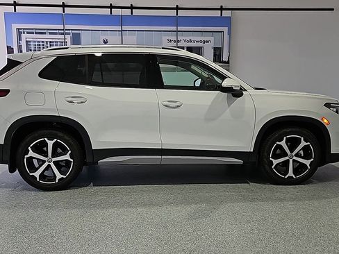 New 2026 Volkswagen Tiguan SE FWD image 10