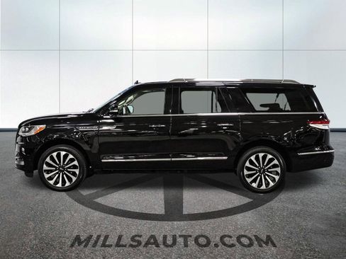 Used 2022 Lincoln Navigator L Reserve image 3
