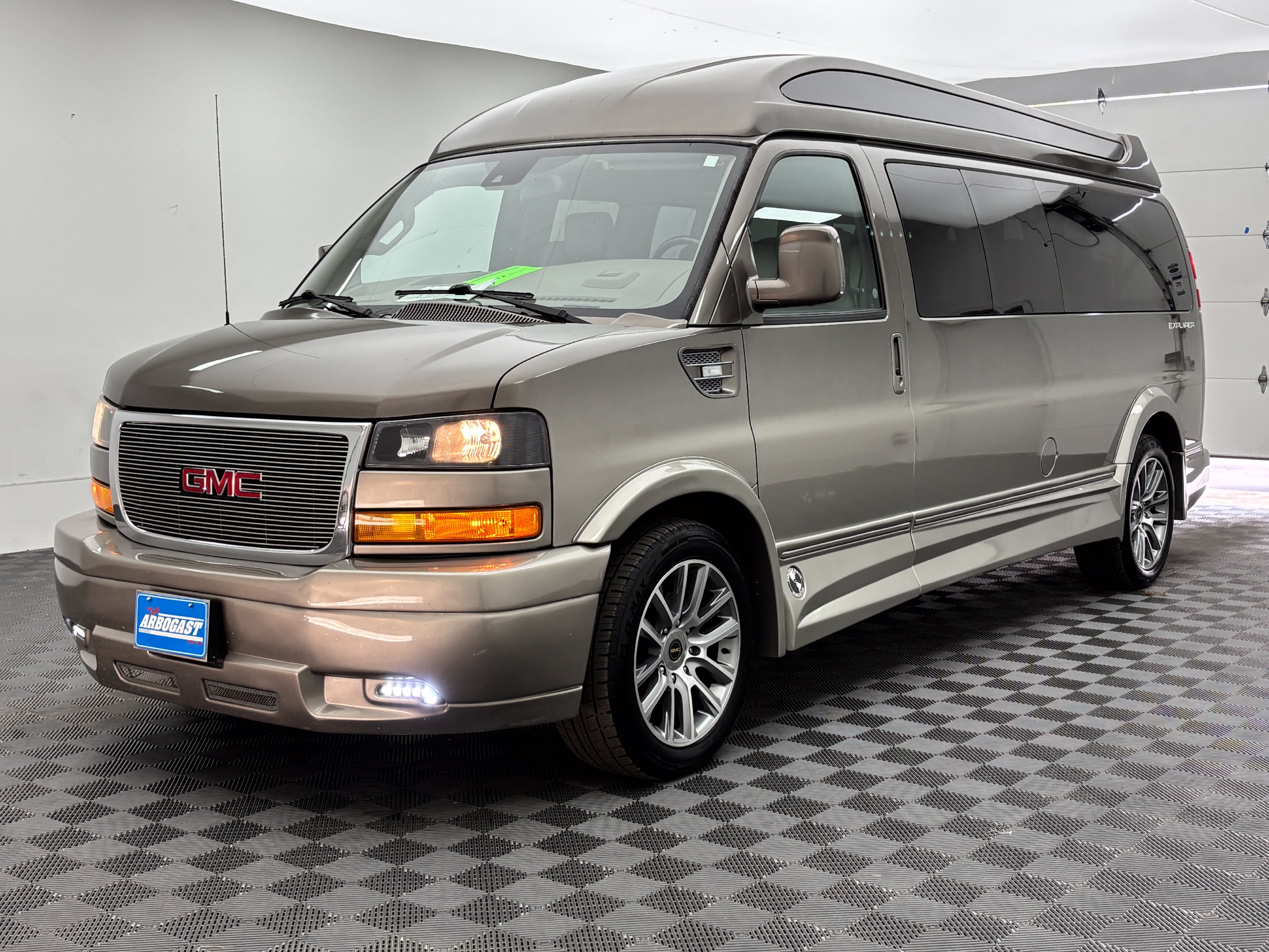 Used 2021 GMC Savana 3500 LS w/ Chrome Appearance Package RWD image 16