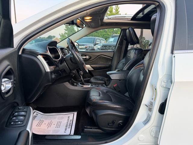 Used 2017 Jeep Cherokee Overland w/ Technology Group AWD/4WD image 10