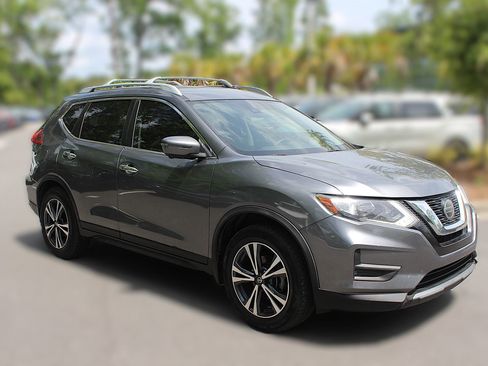 Used 2020 Nissan Rogue SV w/ Premium Package image 12