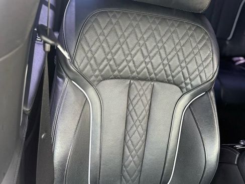 Used 2022 BMW 750i xDrive w/ M Sport Package image 27