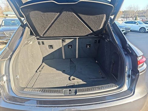 Used 2021 Porsche Macan image 36