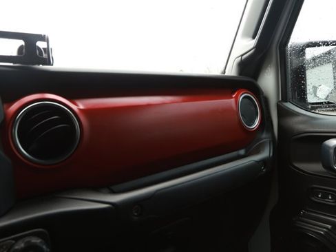 Used 2023 Jeep Gladiator Rubicon w/ Cold Weather Group image 25