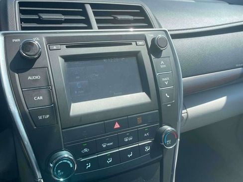 Used 2017 Toyota Camry LE FWD image 30