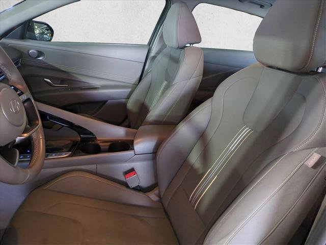 Used 2025 Hyundai Elantra SEL FWD image 17