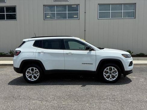Certified 2026 Jeep Compass Latitude AWD/4WD image 2