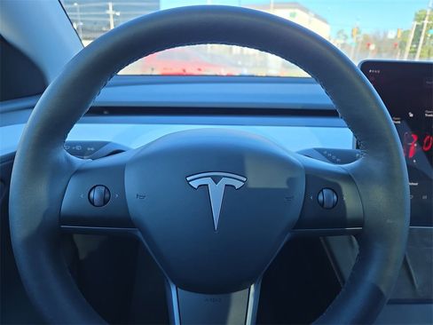 Used 2023 Tesla Model Y Long Range image 18
