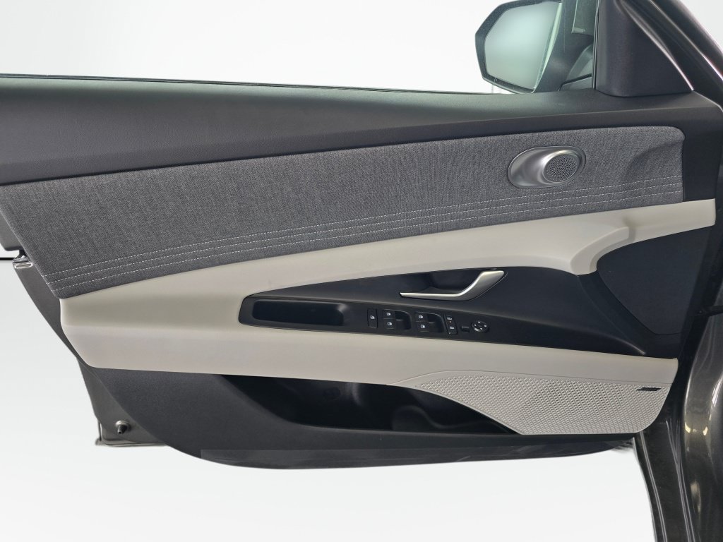 New 2026 Hyundai Elantra Limited FWD image 31