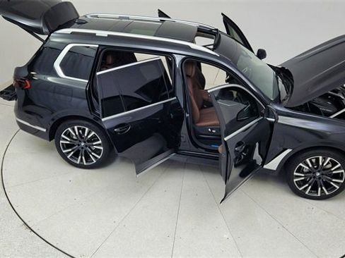 Used 2025 BMW X7 xDrive40i w/ Parking Assistance Package image 84